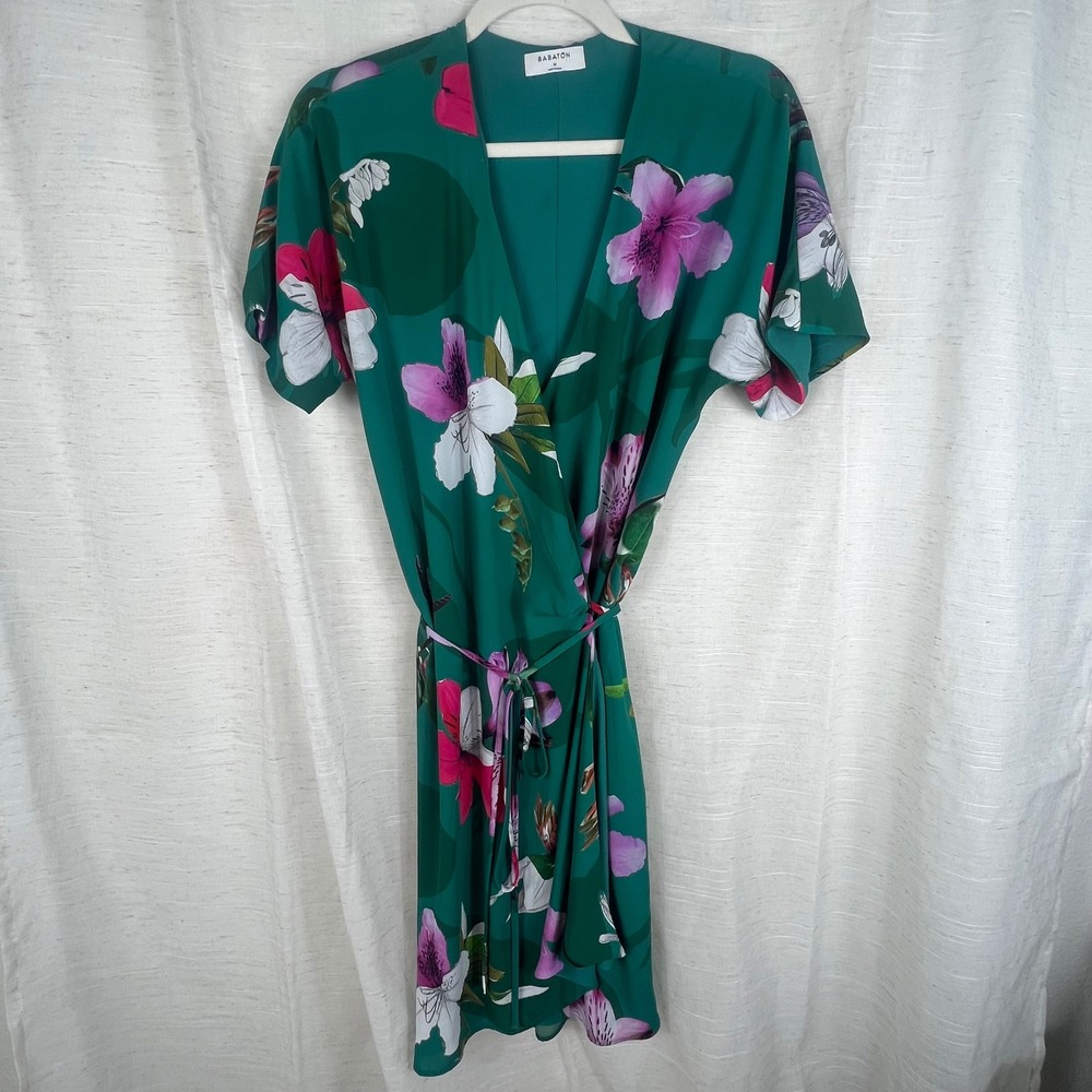 Aritzia Babaton Wallace Wrap Dress w/Tropical Lily Print. Womens Medium